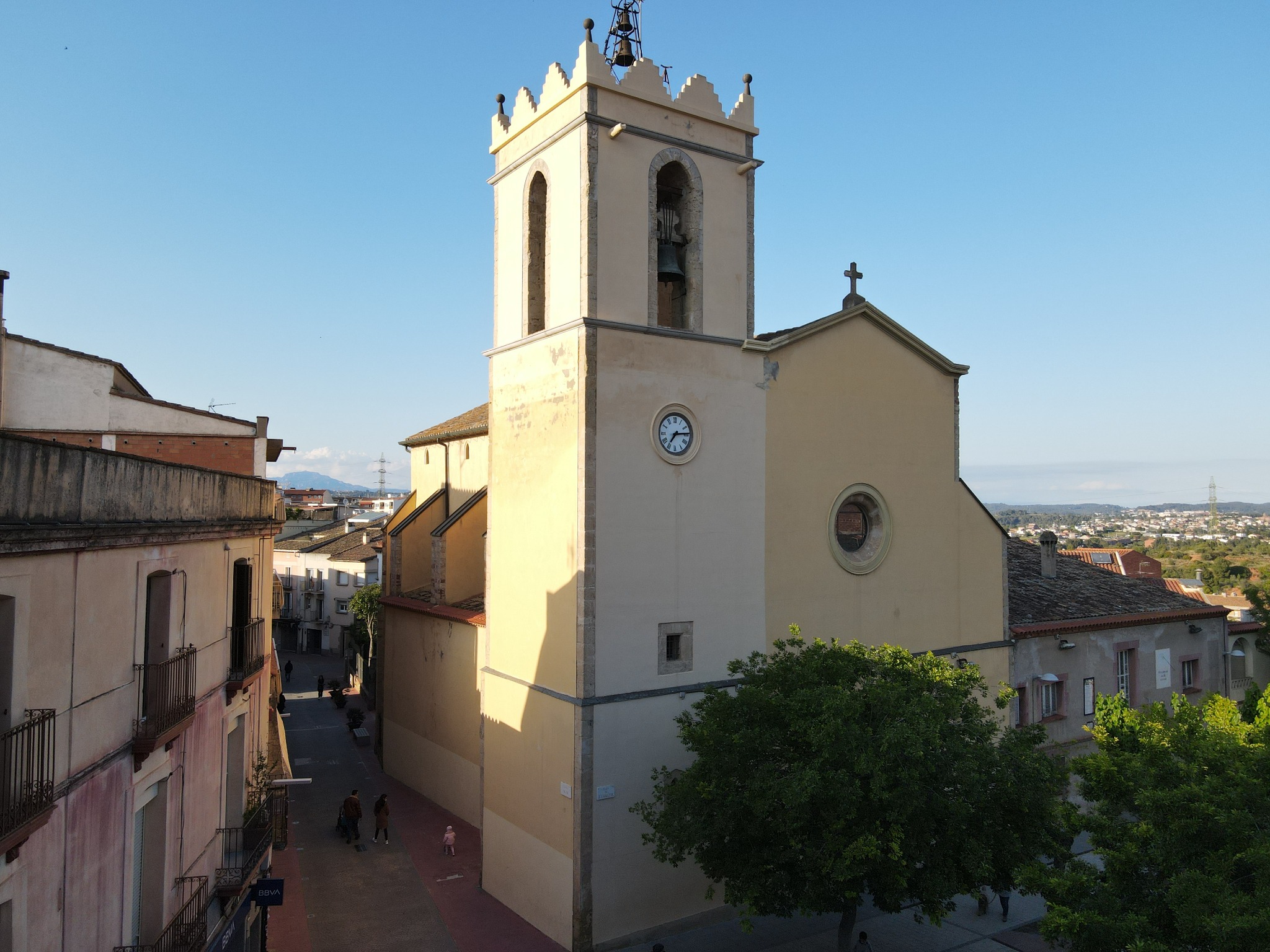 Església i campanar de Sant Vicenç de Castellbisbal